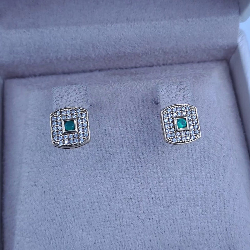 Boucles d'Oreilles Puces Carrées Or Jaune - Serties, Pierre Verte – or 18 carats | Tariki