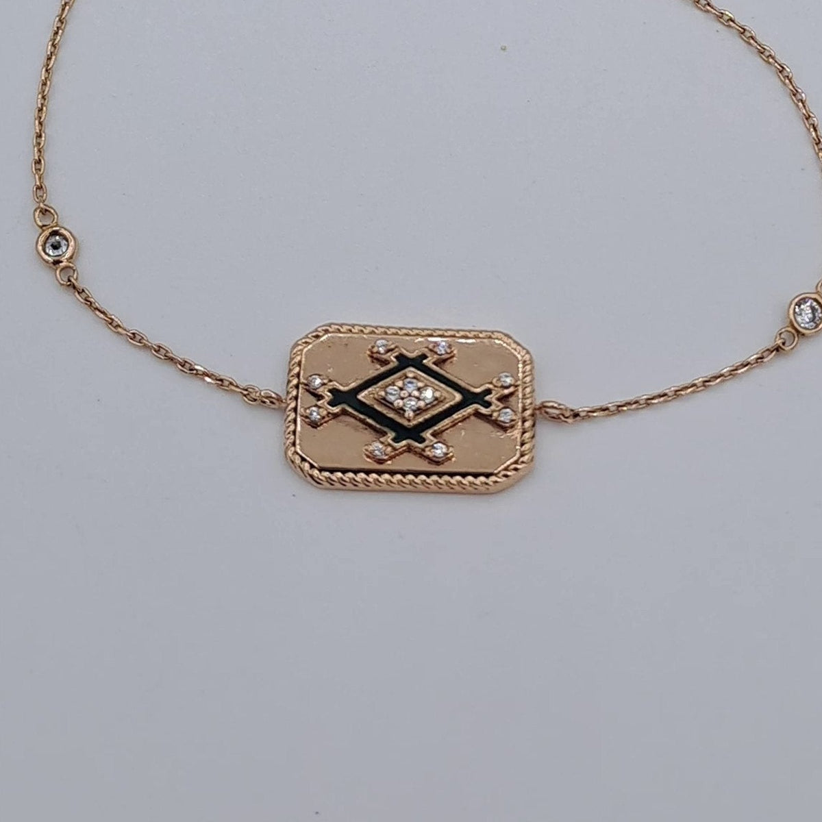 Bracelet Chaîne Or Rose - Plaque Rectangulaire Sertie – or 18 carats | Tariki