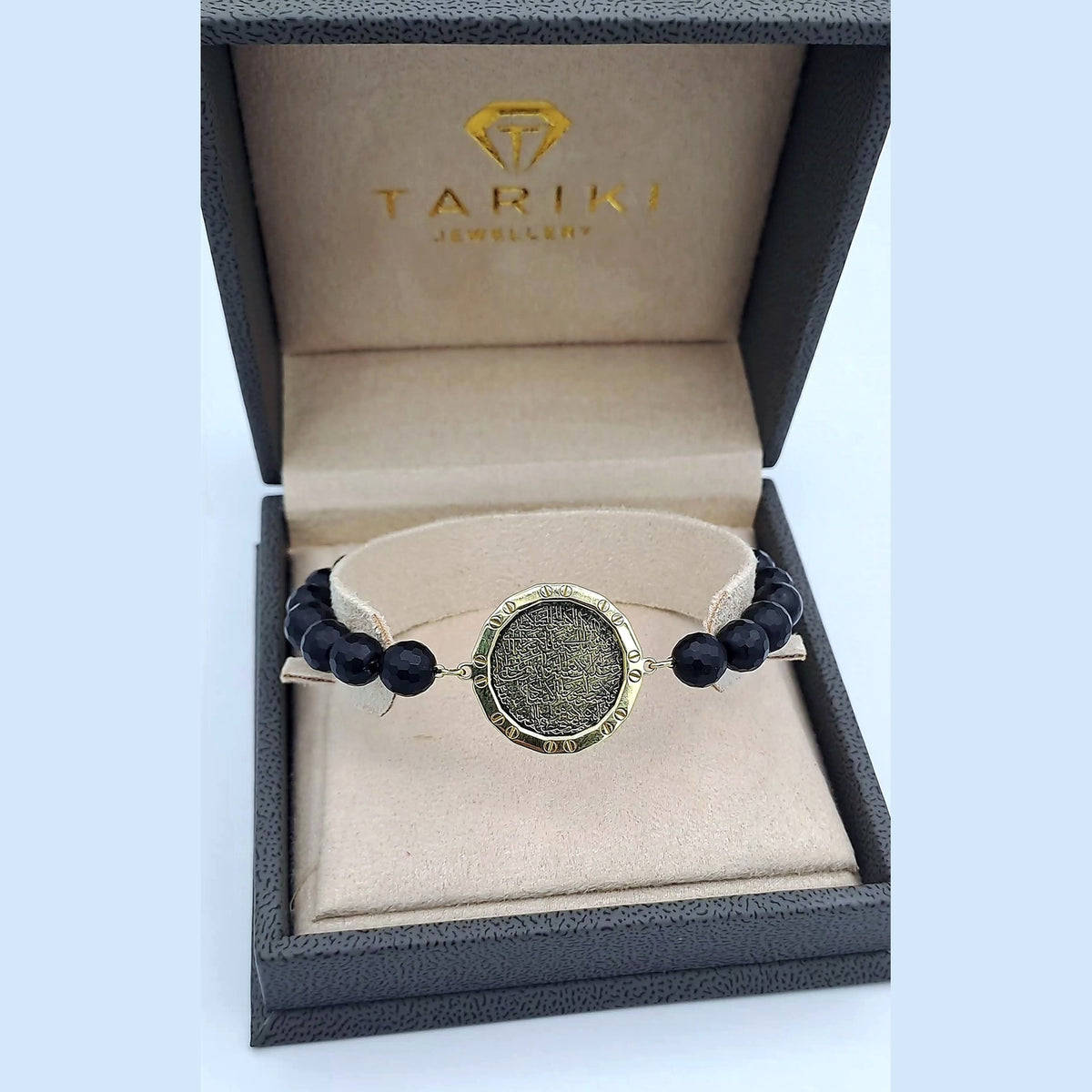 Bracelet Homme Cordon Perles Noires Médaille Ronde Or Jaune – or 18 carats | Tariki