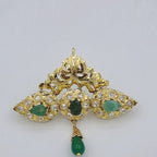 Broche Beldi Ajourée Or Jaune - Sertie de Pierres Vertes et Blanches, Pampille – or 18 carats | Tariki