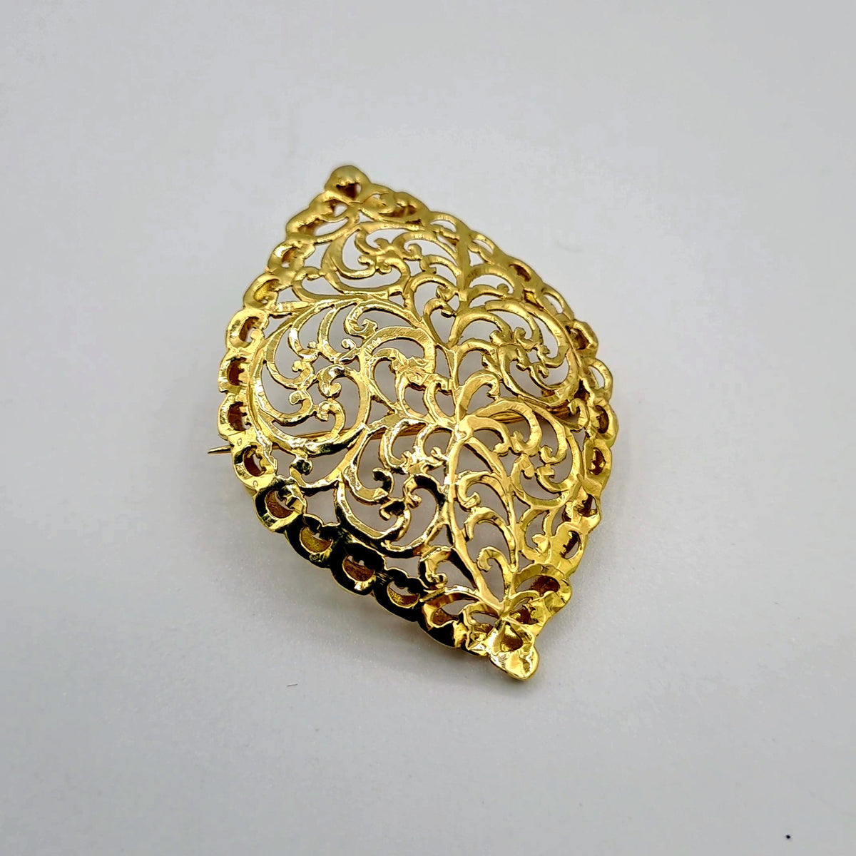 Broche Beldi Losange Ajourée et Ciselée Or Jaune – or 18 carats | Tariki