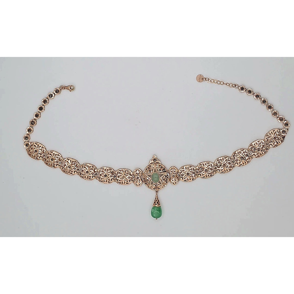 Choker Beldi Rosaces Ajourées Or Rose - Serti de Pierres, Goutte Verte – or 18 carats | Tariki