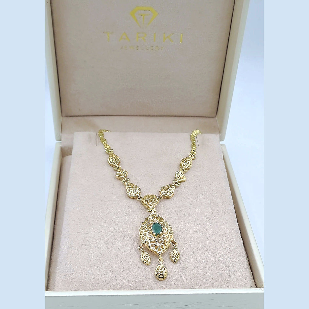 Collier Beldi Ajouré Or Jaune - Pendentif Ovale à Pampilles, Pierre Verte – or 18 carats | Tariki