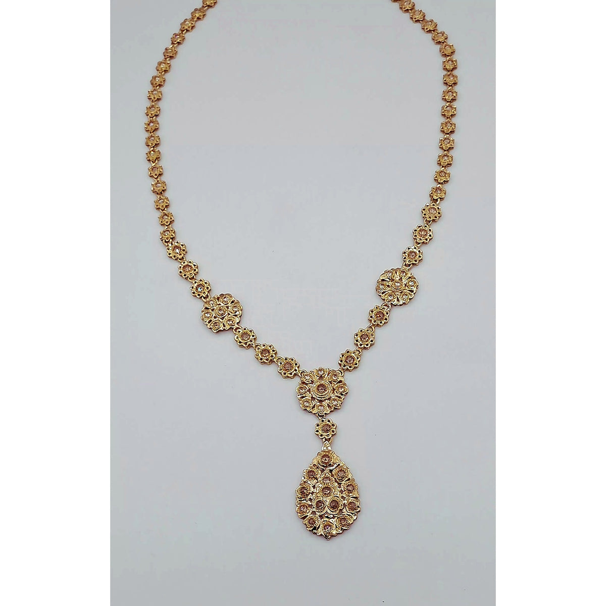 Collier Beldi Rosaces Ajourées Or Rose - Pendentif Goutte Serti de Pierres Synthétiques – or 18 carats | Tariki