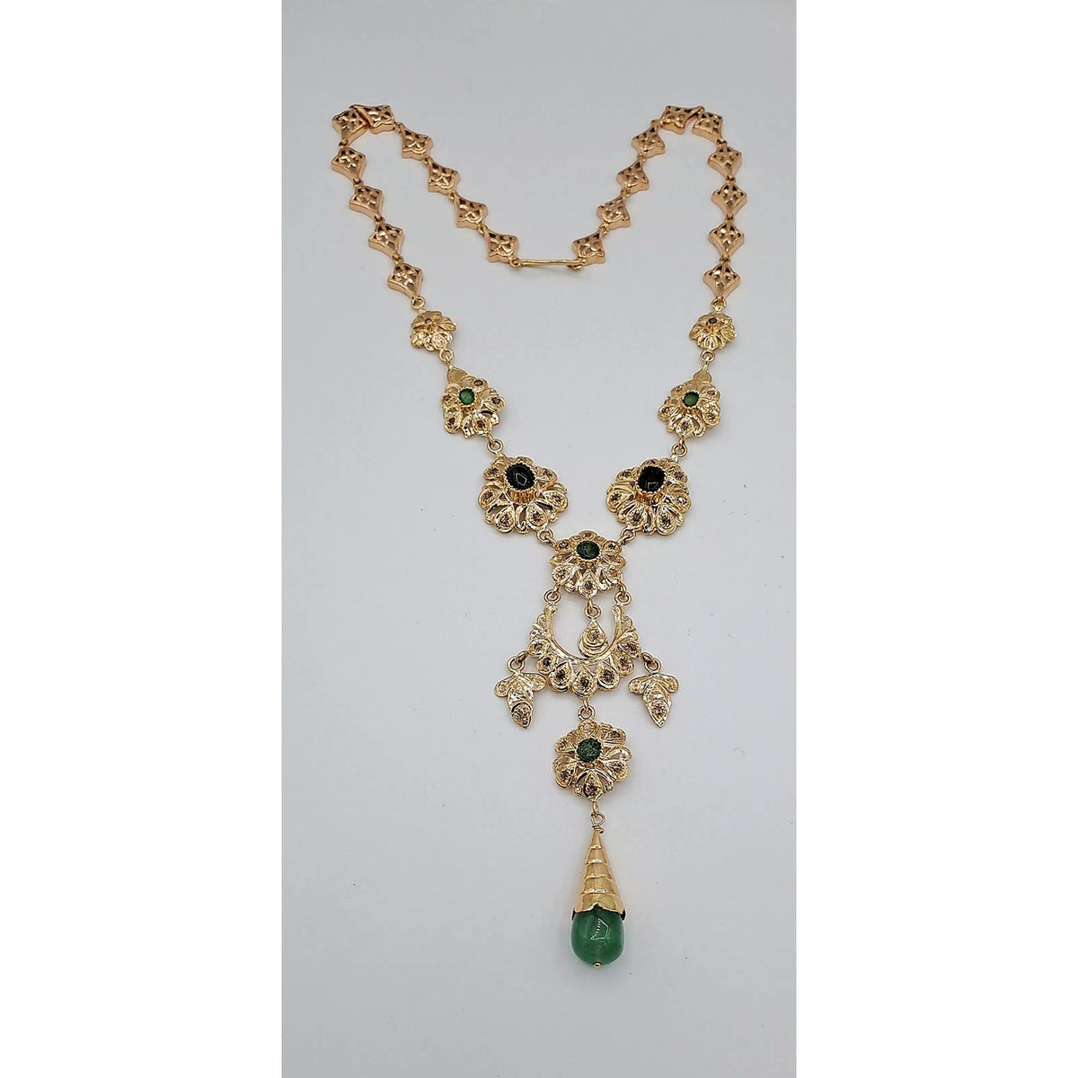 Collier Beldi Rosaces Ajourées Or Rose - Serti de Pierres Vertes, Goutte Verte – or 18 carats | Tariki