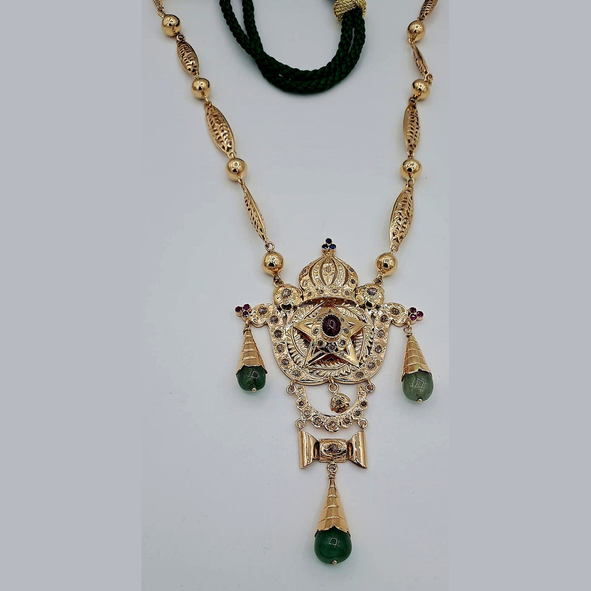 Collier Majdoul Beldi Cordon Vert Or Rose - Pendentif Serti, Gouttes Vertes – or 18 carats | Tariki