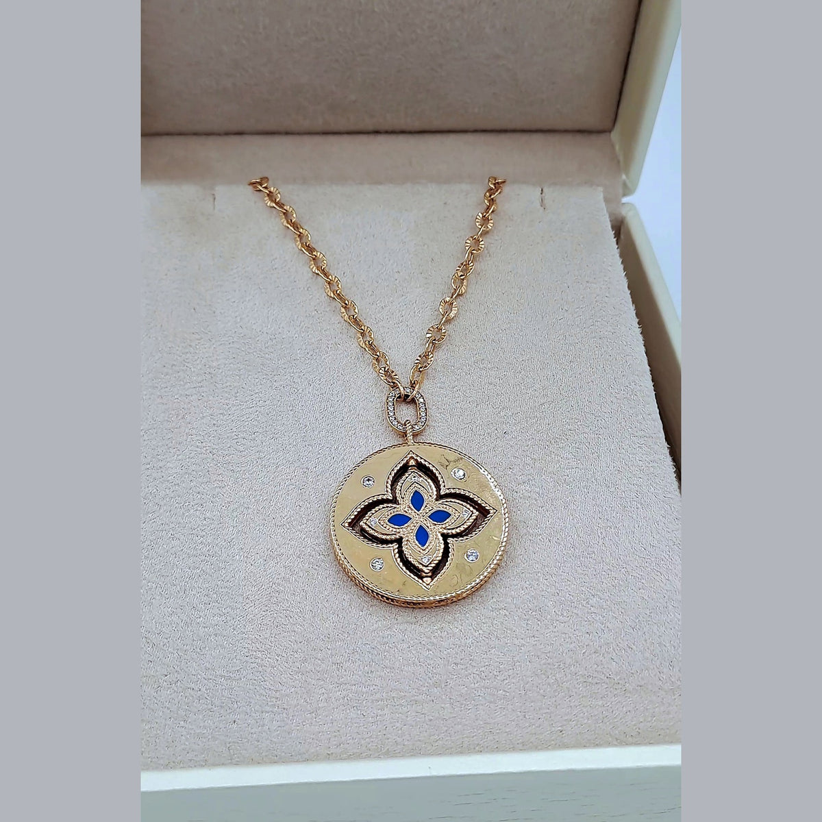 Collier Or Rose - Médaillon Fleur Émaillée Bleue Serti de Pierres – or 18 carats | Tariki