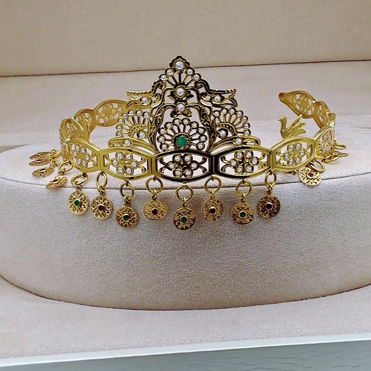 Couronne Beldi Ajourée Or Jaune - Sertie de Pierres, Pierre Verte et Pampilles – or 18 carats | Tariki