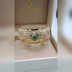 Manchette Large Bombée Beldi Ajourée Or Jaune - Sertie d'une Pierre Verte – or 18 carats | Tariki