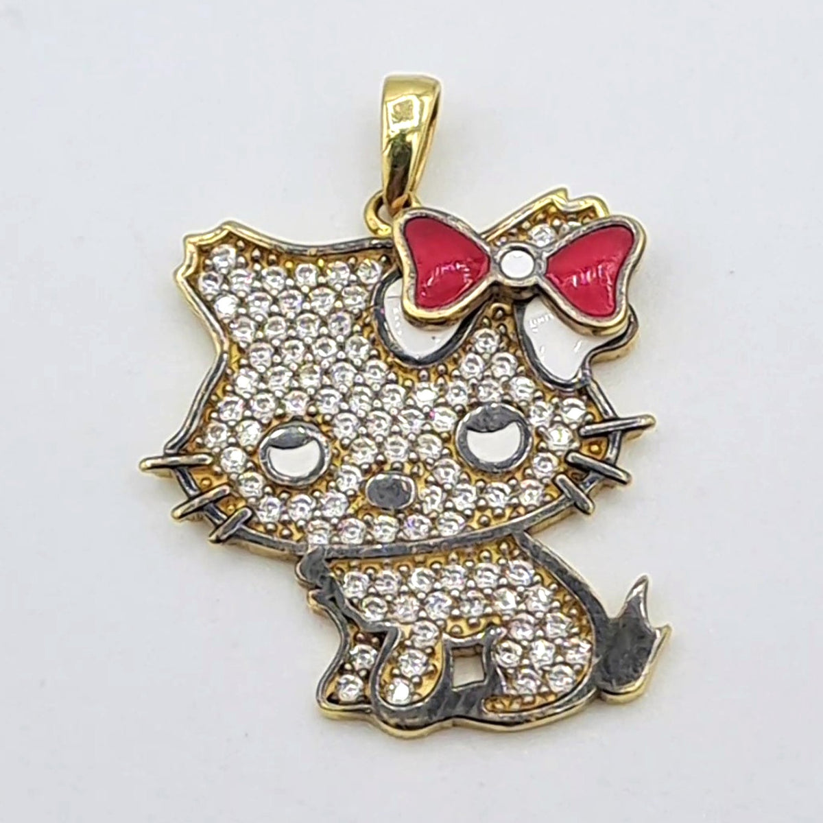 Pendentif Chaton Kitty Or Jaune - Serti, Nœud Émaillé Rouge – or 18 carats | Tariki