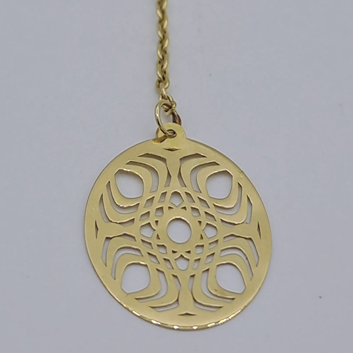 Pendentif Médaille Ronde Ajourée Or Jaune - Avec Chaînette – or 18 carats | Tariki