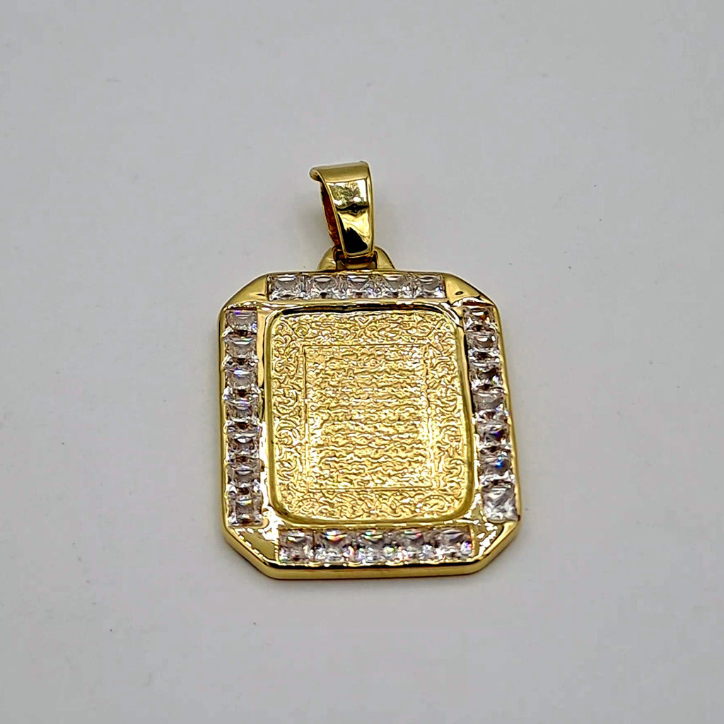 Pendentif Plaque Rectangulaire Or Jaune - Gravée d'une Sourate, Entourage Serti – or 18 carats | Tariki