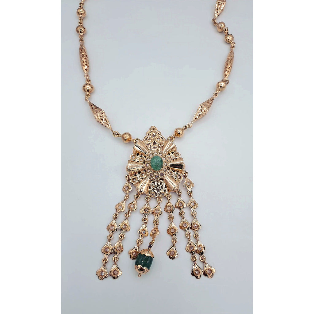 Sautoir Beldi Ciselé Or Rose - Pendentif Rosace à Franges Serti de Pierres Vertes Synthétiques – or 18 carats | Tariki
