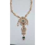 Sautoir Beldi Ciselé Or Rose - Pendentif Rosace Serti de Pierres Vertes Synthétiques – or 18 carats | Tariki
