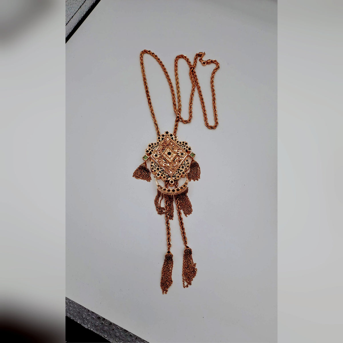 Sautoir Boulhya Or Rose - Pendentif Rosace Serti, Pompons – or 18 carats | Tariki